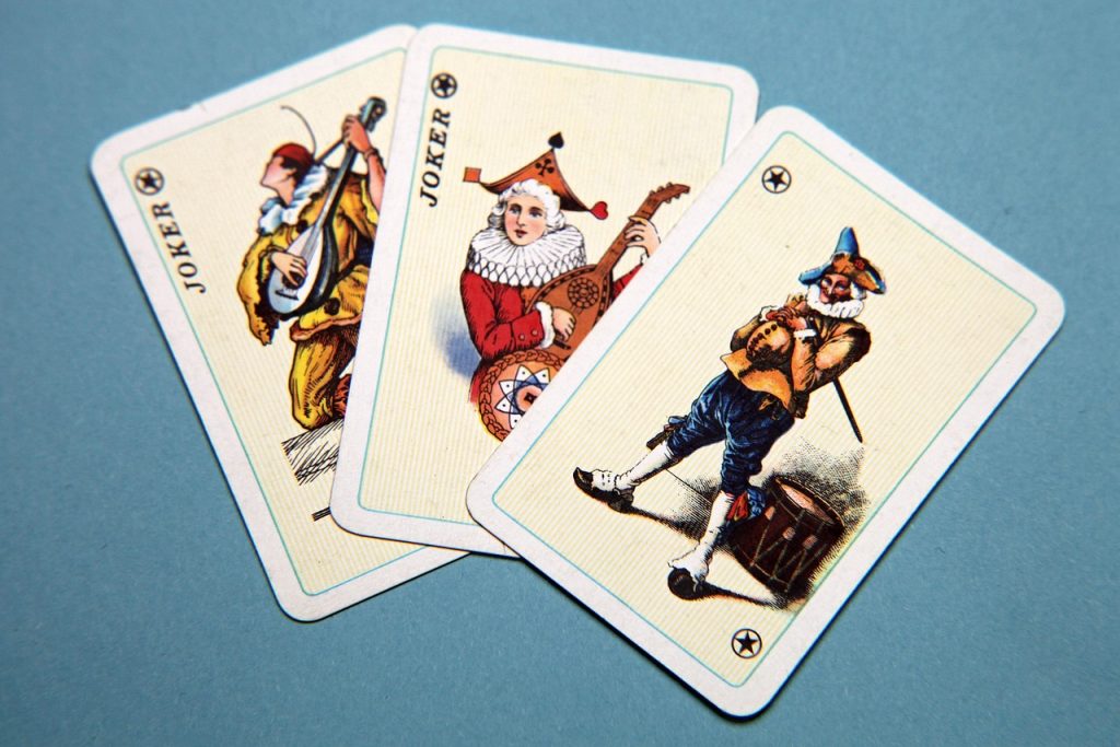 cat castigi cu 3 numere la joker