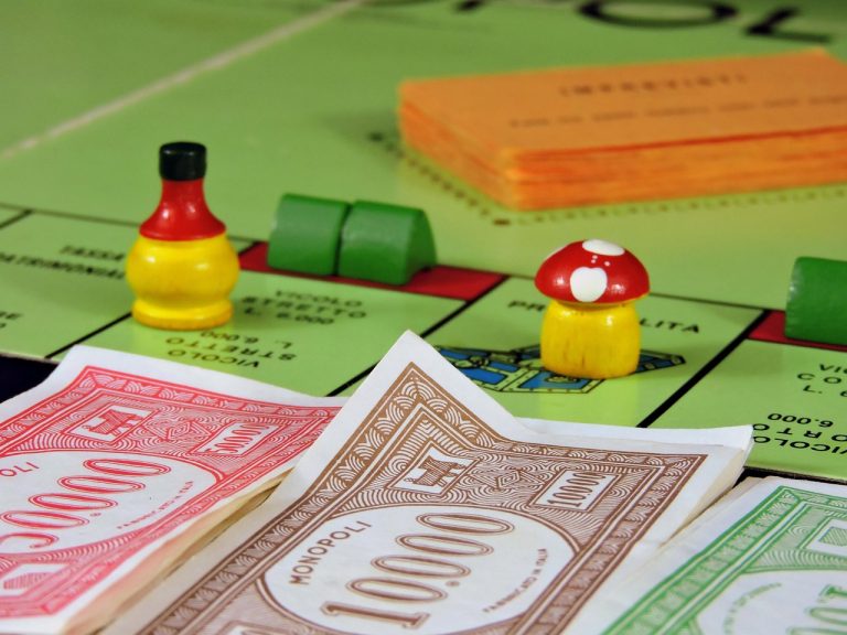 cati bani se dau la monopoly